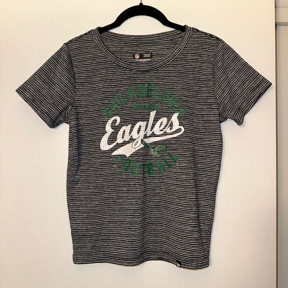 Philadelphia Eagles Ladies Black White Striped Graphic Tee Size Small EUC